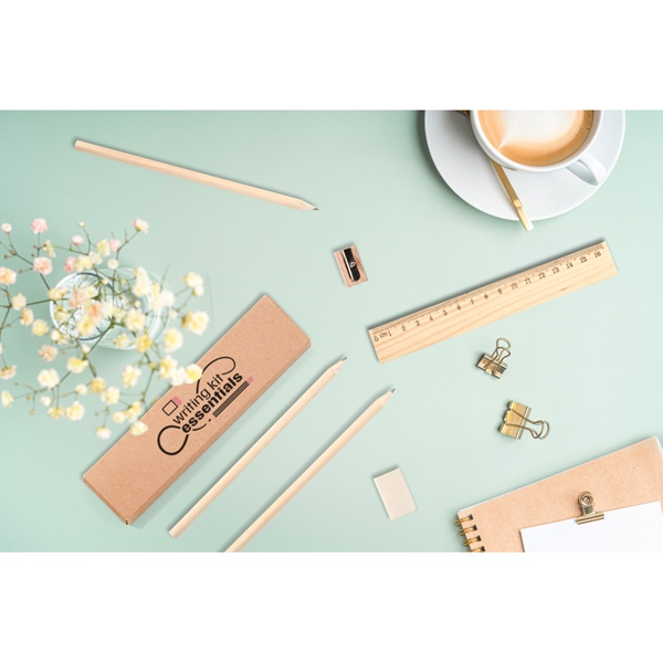 GEOFFREY. Juego de escritura versátil compuesto por lápiz, sacapuntas, borrador y regla