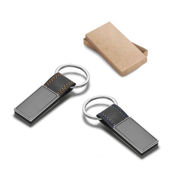 BALE. Llavero de metal y PU